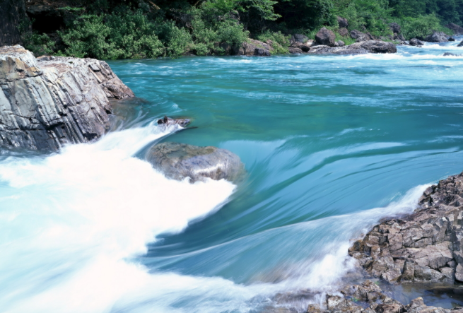 水質(zhì)監(jiān)測(cè)儀有效緩解水資源問(wèn)題（水質(zhì)監(jiān)測(cè)儀實(shí)時(shí)監(jiān)測(cè)溶解氧、pH值、濁度）